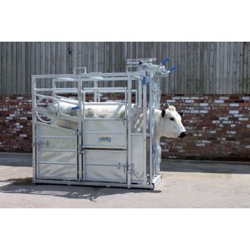 Saracen Cattle Crush with Rotating Rump and Self Locking Yoke