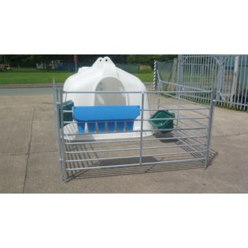 JFC Four-Calf Hutch with Front Feeder Pack & 3 Hurdles